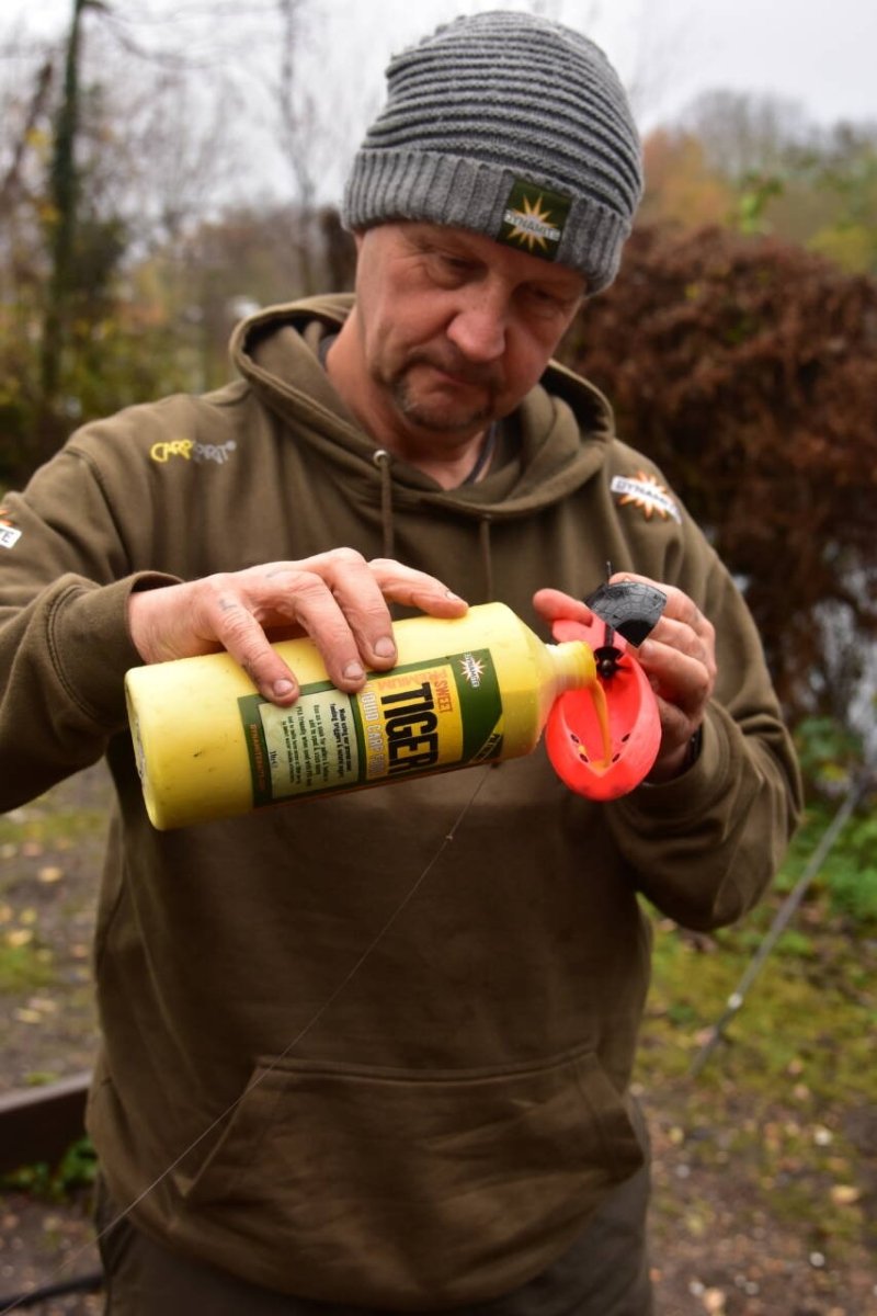 Dynamite Baits Liquid Carp Food - 1L - Sweet Tiger - KarperCentrale Dynamite Baits Liquid Carp Food - 1L - Sweet Tiger - KarperCentrale